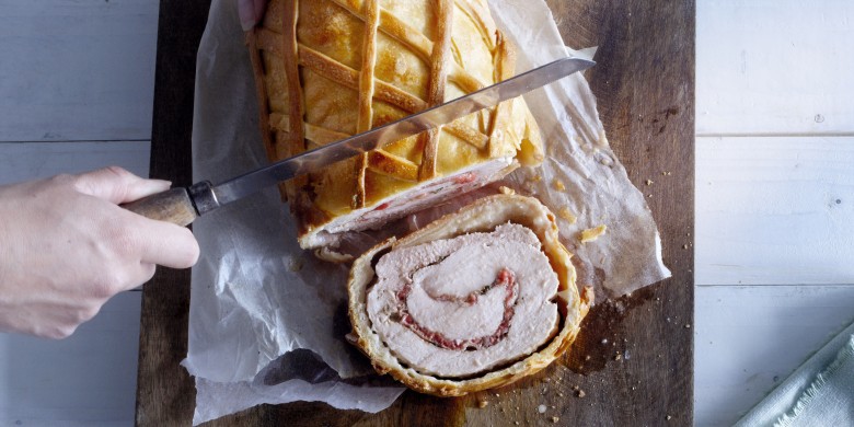 Kalkoenrollade in deeg met parmaham en frambozen