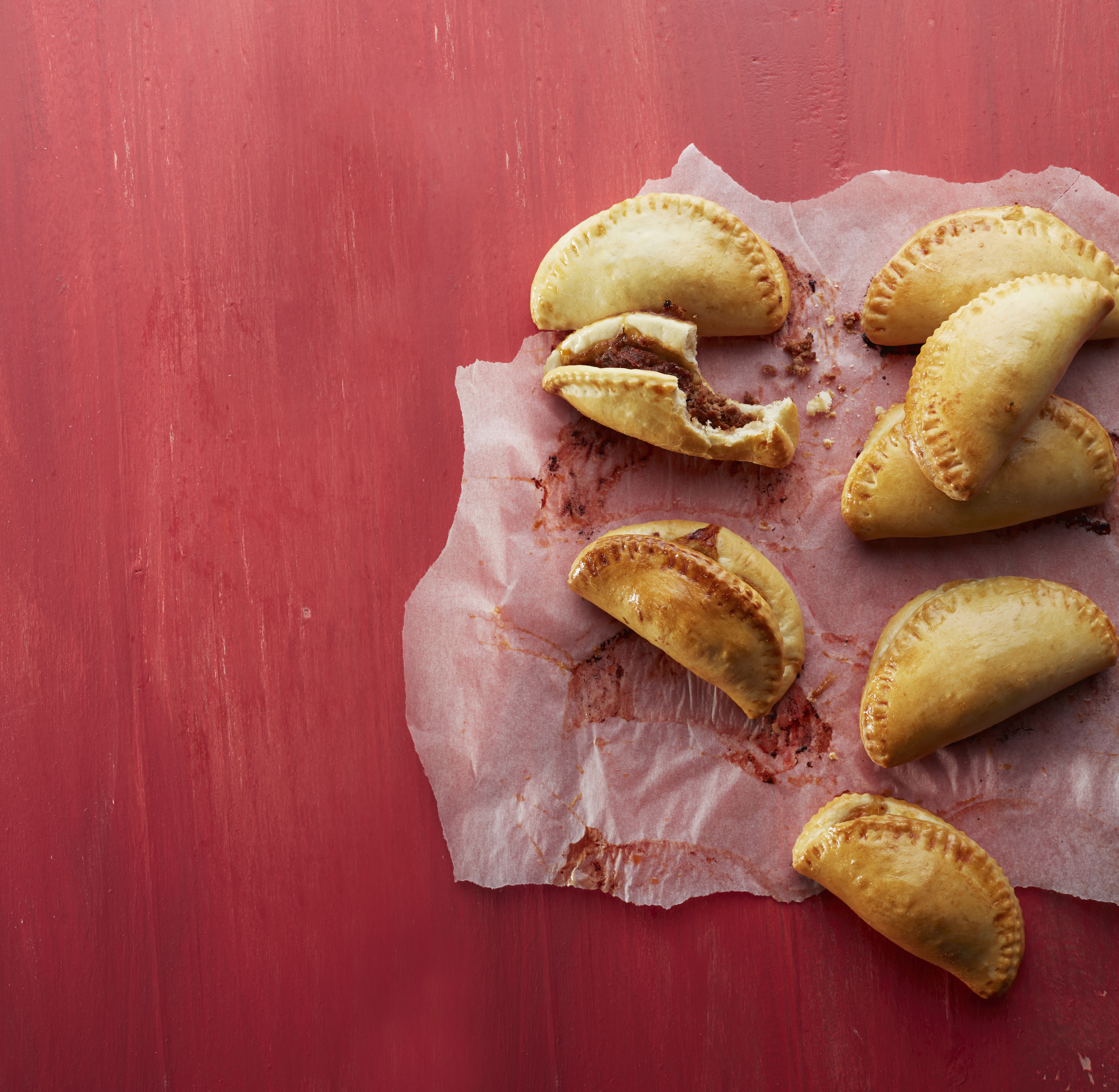 Empanada's met pittige tomatensaus