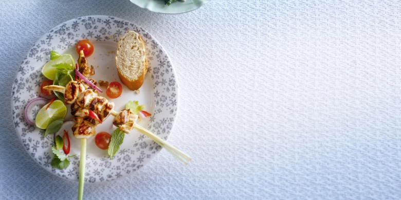 Citroengrasprikkers met kip en koriander