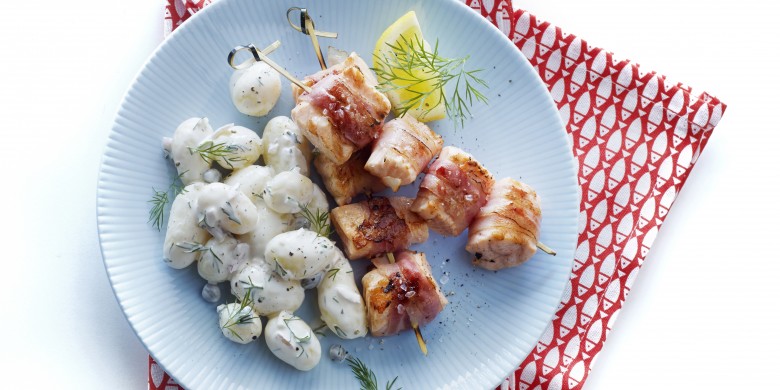 Zalmspiesjes met aardappel-dillesalade