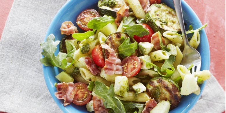 Pastasalade met courgette, feta en meloen
