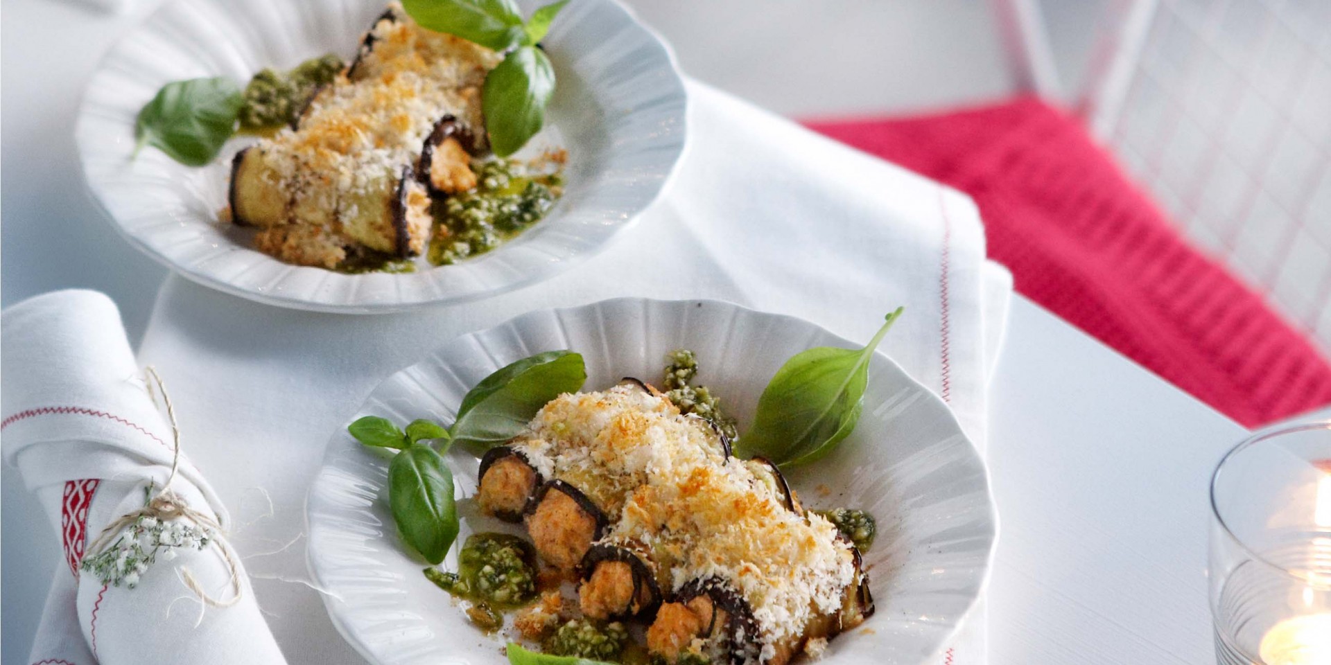 Gegratineerde auberginerolletjes met ricotta en rode pesto