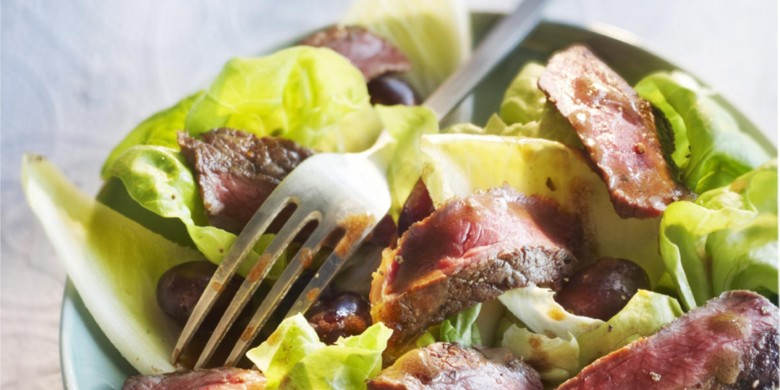 Gegrilde entrecote met balsamicojus en salade