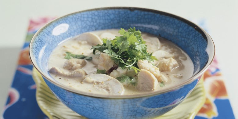 Thaise rijstsoep met kip en champignons