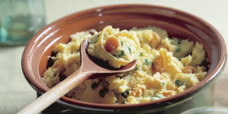 Hutspot van ui, wortel, doperwtjes en kerrie