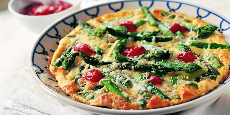 Omelet met groene asperges en kaas