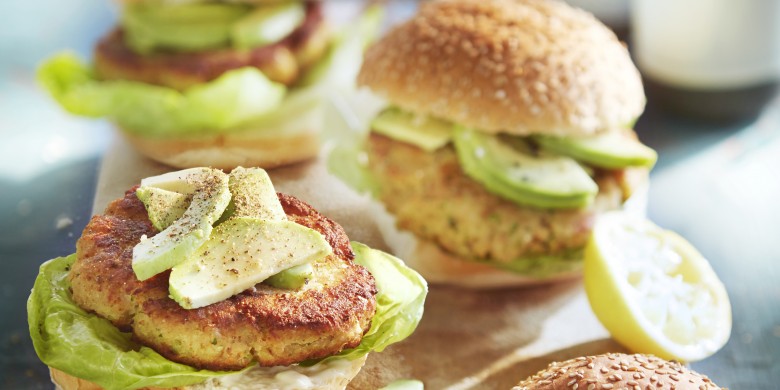 Garnalenburger met avocado en aioli