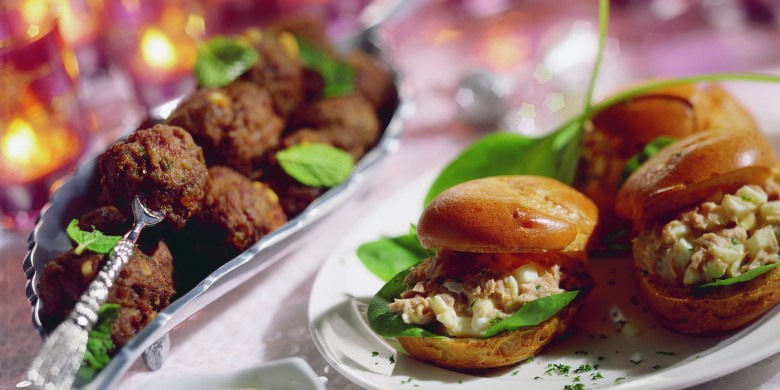 Marokkaanse gehaktballetjes met pittige yoghurtsaus