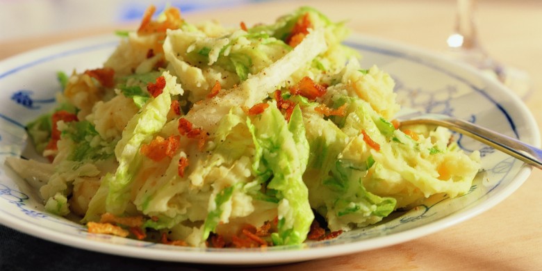 Zomerstamppot met ijsbergsla en boerenkaas