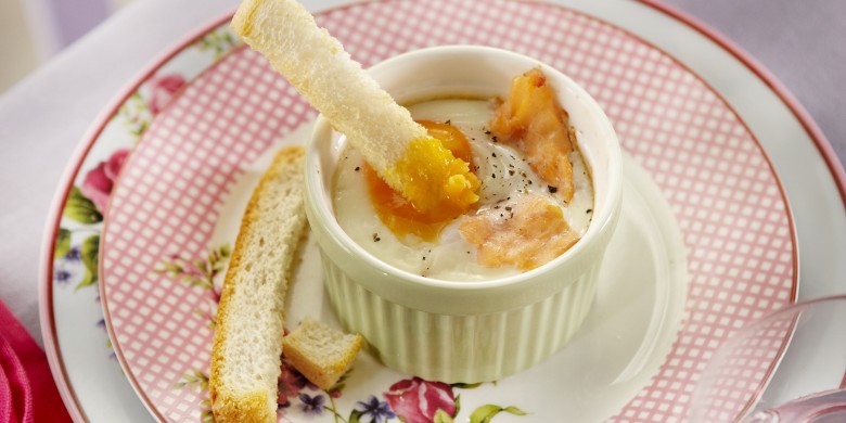 Oeuf en cocotte met zalm