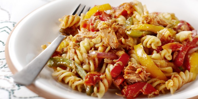 Pasta met tonijn en geroosterde groenten