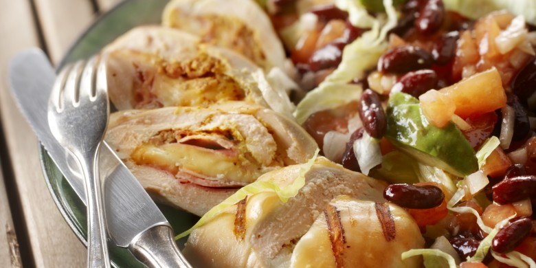 Gevulde kipfilet met rodebonensalade