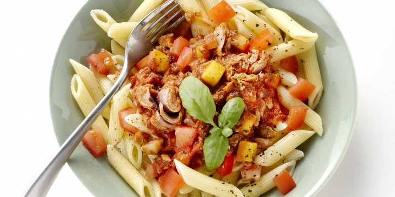 Pasta met tonijn, appel en tomaat
