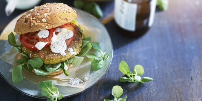 Quinoa-pompoenburger met geitenkaascrème