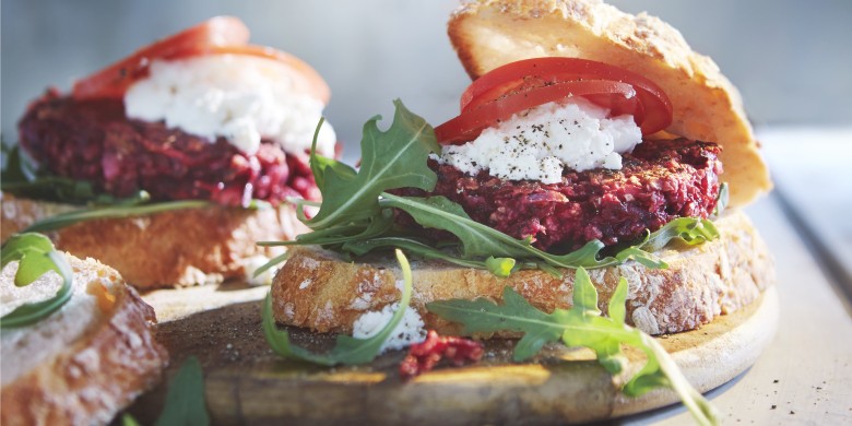 Bietenburger met geitenkaas