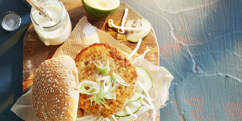 Thaise zalmburger met sesammayonaise