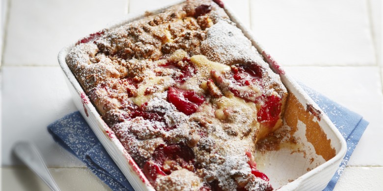 Cookie plum crumble cake