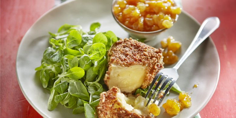 Gepaneerde brie met abrikozenchutney
