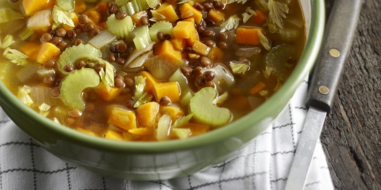 Linzensoep met kerrie en zoete aardappel