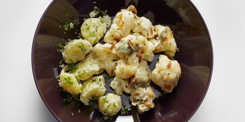 Bloemkoolgratin met blauwe kaas en amandel