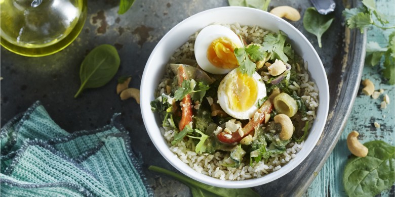 Groene curry met spinazie en ei