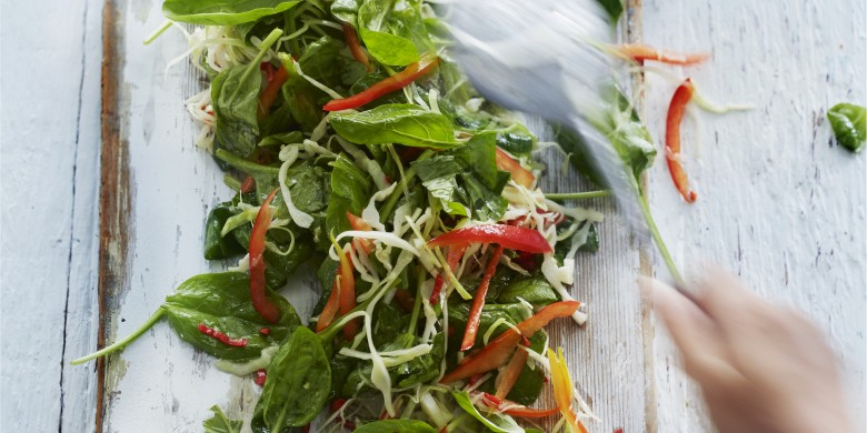 Koolsalade met spinazie en peper-limoendressing