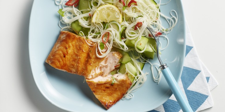 'Sticky' zalm met mihoensalade
