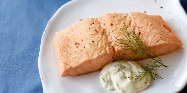 Gepocheerde zalm met dillemayonaise