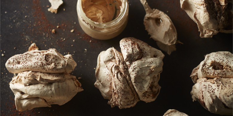 Chocolade-meringues met koffiecrème