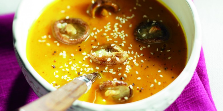 Geroosterde pompoensoep met shiitake en sesam