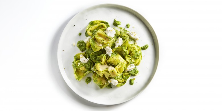 Kaastortellini met spinazie en amandel