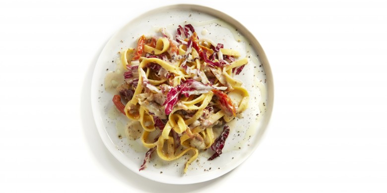 Tagliatelle met rauwe ham, radicchio en gorgonzola