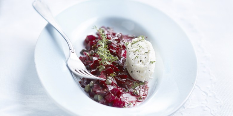 Semifreddo di parmigiano con salsa di barbabietole
