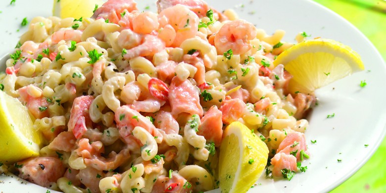 Macaroni met zalm, garnalen en room
