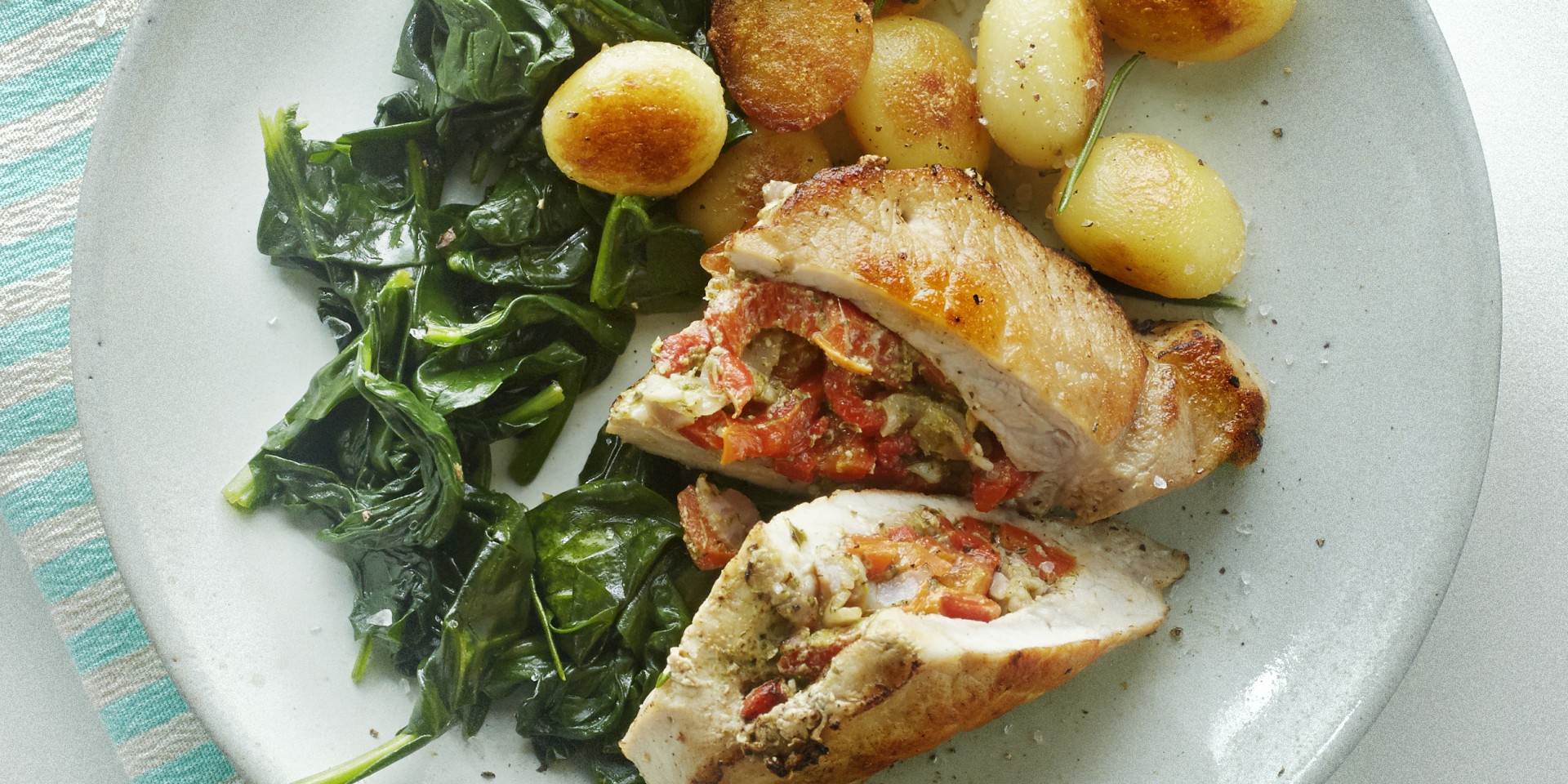 Gevulde varkensfilet met knoflookspinazie en rozemarijnkrieltjes
