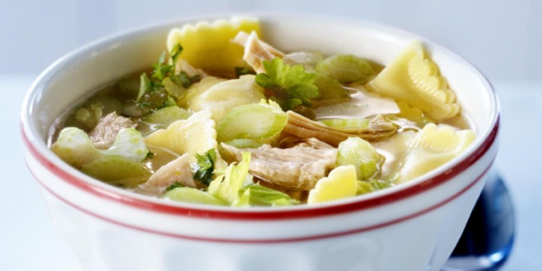 Goed gevulde kippenbouillon