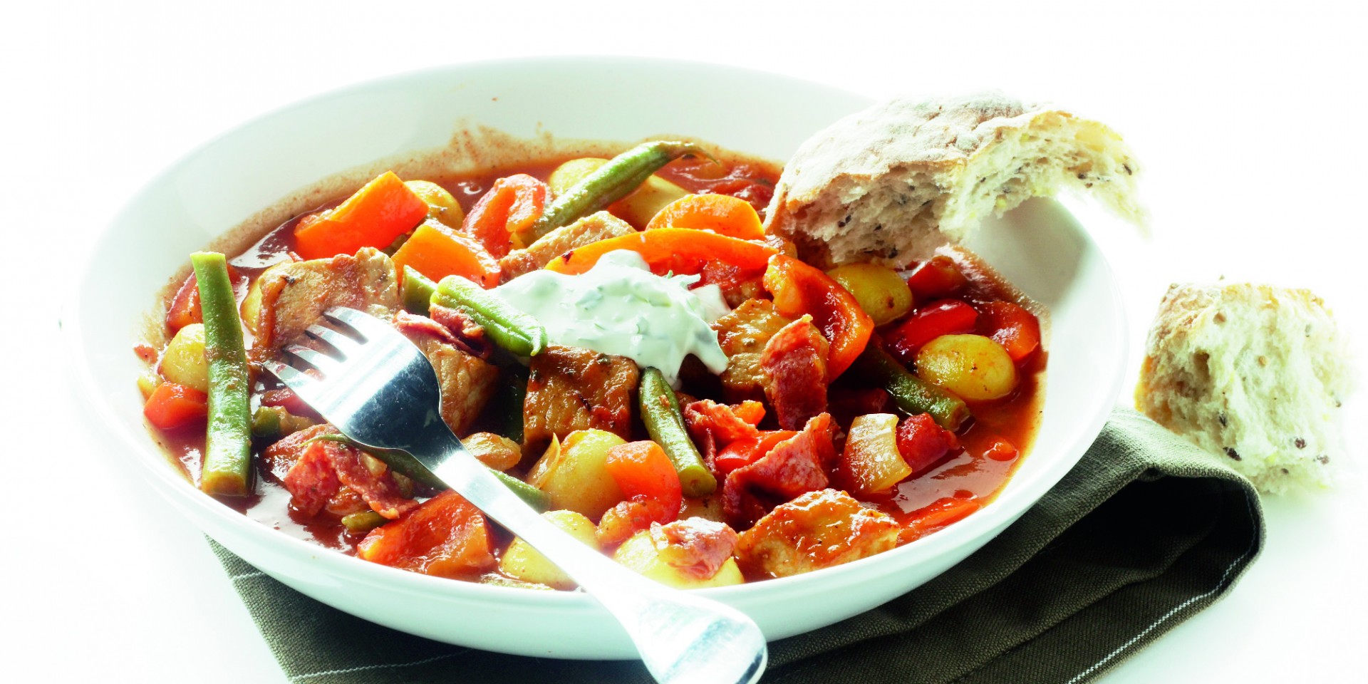 Goulash met krieltjes en kruidenroom