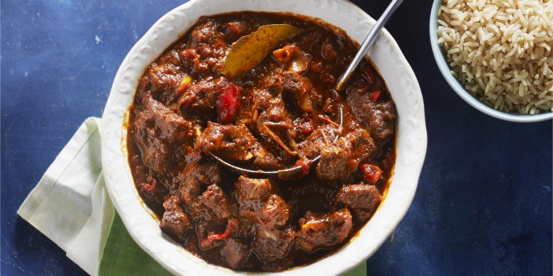 Hongaarse goulash met koolsalade
