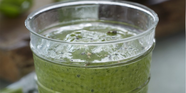 Spinazie-avocadosmoothie met amandel