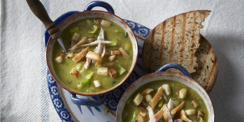 Slanke snert met pastinaak en gerookte kip