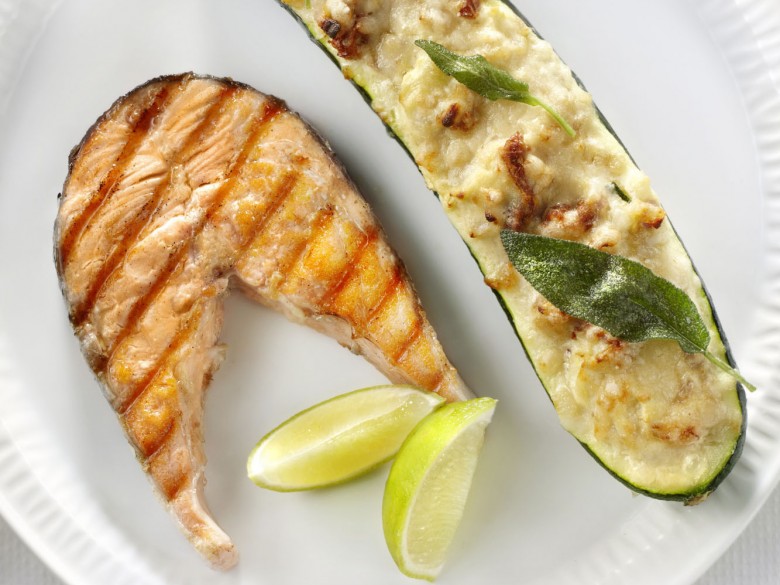 Met ricotta en salie gevulde courgette