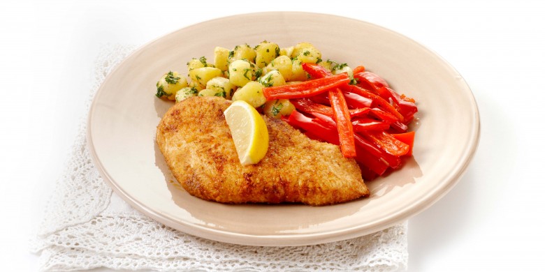 Kalkoenschnitzel met rode paprika en peterseliekrieltjes