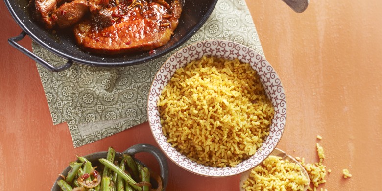 Ketjapkarbonades met nasi en sambalboontjes