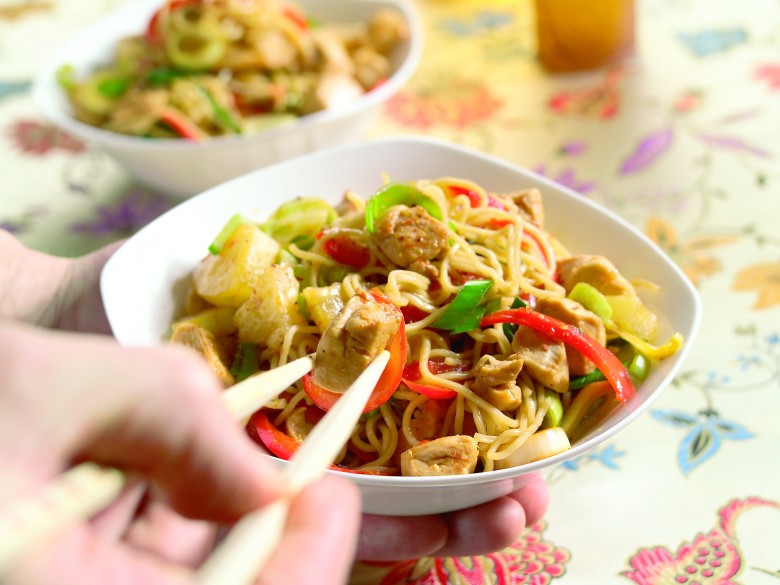 Mie met kip en ananas