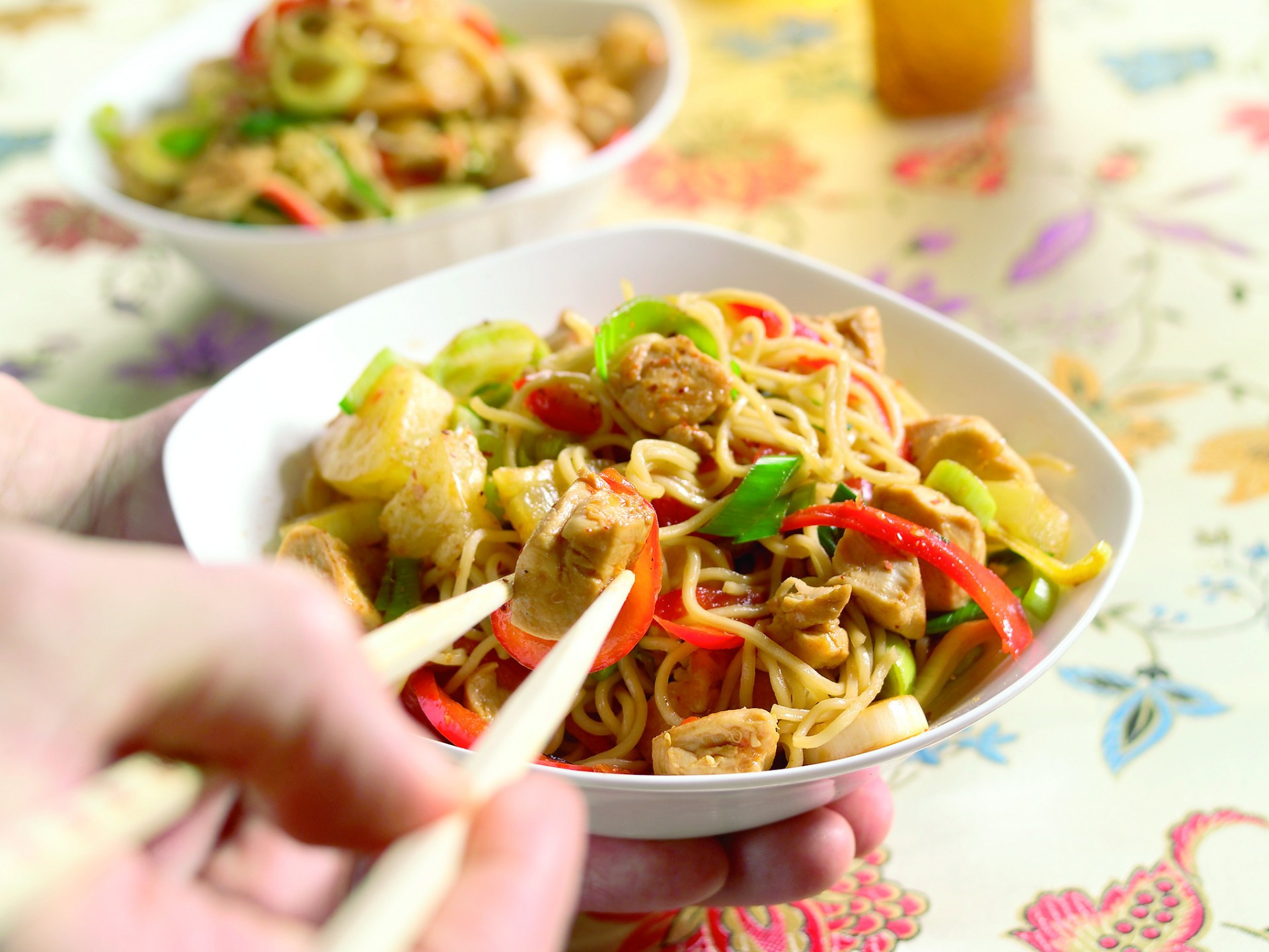 Mie met kip en ananas