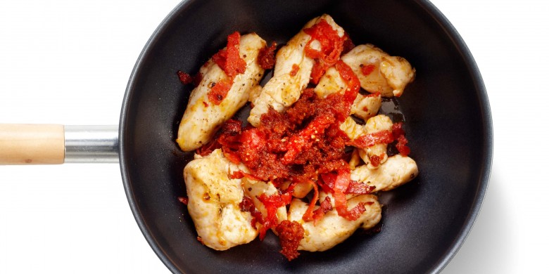 Kipfilet met chorizo en tomatentapenade