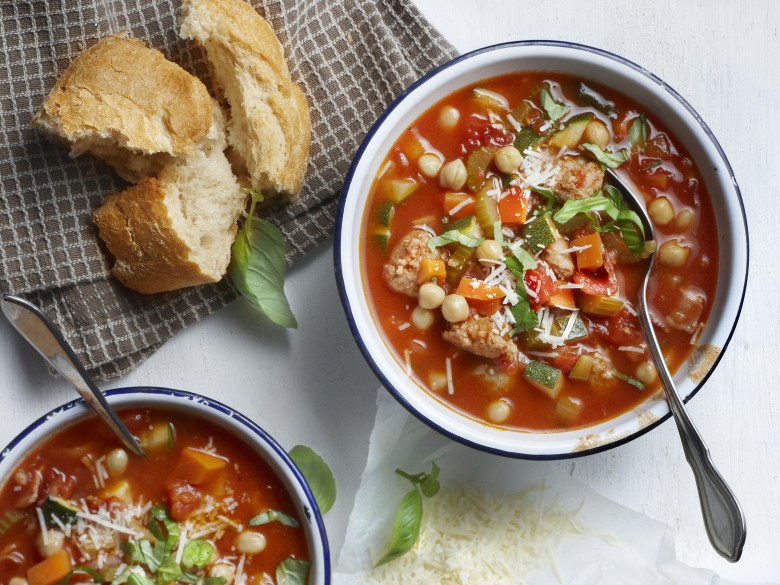 Minestronesoep met risotto en worst