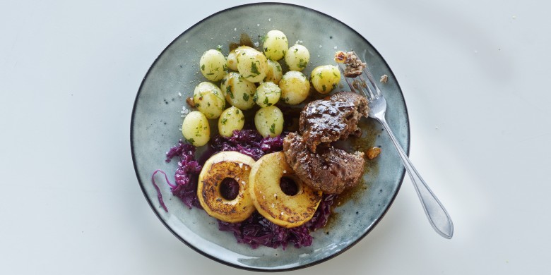 Appelburger met rodekool