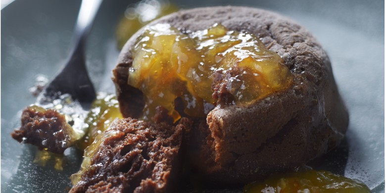 Chocoladetaartjes met sinaasappelsaus