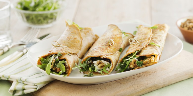 Pannenkoekwrap met geitenkaas, walnoten en honing